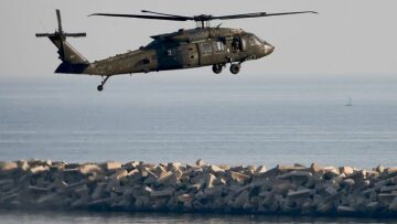 Συνελήφθη 26χρονος Αζέρος που φωτογράφιζε στρατιωτικές εγκαταστάσεις στη Σούδα
