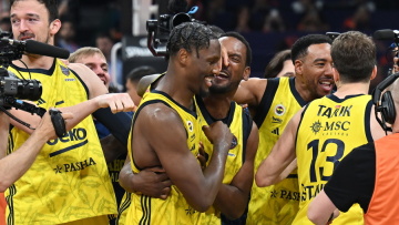 Triple Crown η Φενέρ του Σάρας - Μετά τη Eurolegue και το Κύπελλο κατάκτησε και το πρωτάθλημα Τουρκίας - Βίντεο 