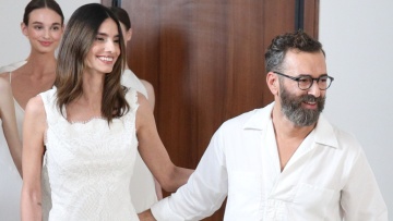 Άγγελος Μπράτης για τον γάμο της Ηλιάνας Παπαγεωργίου: Μου έχει ήδη προτείνει να σχεδιάσω το νυφικό της