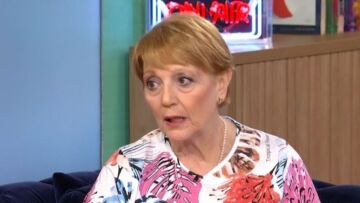 Κατερίνα Ζαμπέτα: «Ήθελα να είμαι κοντά στον πατέρα μου και πήγαινα μαζί του στα γυρίσματα» - Η συνάντηση με τη Βουγιουκλάκη