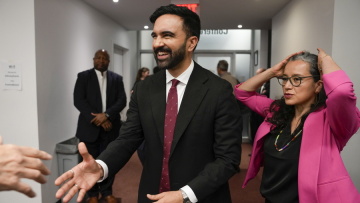 Τραμπ κατά Μαμντάνι: «Είναι κομμουνιστής παράφρων και όχι πολύ έξυπνος, τον στηρίζουν όλοι οι ανόητοι Δημοκρατικοί»
