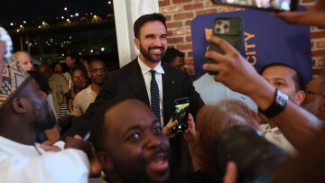 Ζόχραν Μαμντάνι: Ο μουσουλμάνος πρώην ράπερ, που ξέρει τι θα πει «ζωή στο περιθώριο» - Το νέο πρόσωπο της Αριστεράς στις ΗΠΑ του Τραμπ πάει για δήμαρχος της Νέας Υόρκης