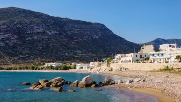 Οι 10 «ήσυχες» παραλίες της Νάξου
