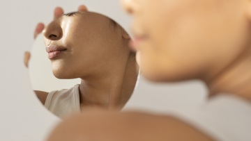 Έξι καλοκαιρινά skincare tips για λαμπερό, προστατευμένο και υγιές δέρμα
