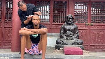 Tο πρόγραμμα του Γουεμπανιάμα στην 10ημερη απομόνωσή του σε ναό Σαολίν στην Κίνα - Διαλογισμός, κουνγκ φου, δίαιτα και ξυρισμένο κεφάλι 
