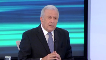 Αντίθετος ο Αβραμόπουλος με την αποστολή πολεμικών πλοίων στη Λιβύη, για ν' ανακοπούν οι μεταναστευτικές ροές: Αν έχουμε νέα Πύλο, θα είμαστε υπόλογοι