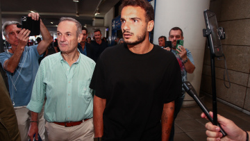 Παναθηναϊκός: Στην Αθήνα για υπογραφές ο Πέδρο Τσιριβέγια - Ήρθα για να πάρουμε τίτλους, είπε ο Ισπανός - Βίντεο 