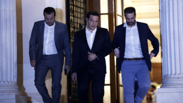 Σαν σήμερα πριν 10 χρόνια ο Τσίπρας ανακοίνωσε το δημοψήφισμα - Ο πανικός στους πολίτες, τα capital controls και το «όχι» που έγινε «ναι»
