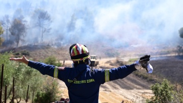 Καιρός: Θυελλώδεις άνεμοι σε Κυκλάδες, Εύβοια και Αττική - «Κόκκινος» συναγερμός για 10 περιφέρειες 