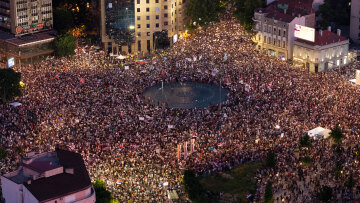 Σερβία: Επεισόδια έξω από το προεδρικό μέγαρο	