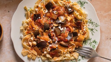 8 χωριάτικες μακαρονάδες με παραδοσιακά ελληνικά ζυμαρικά