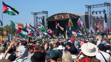 Σάλος με τα συνθήματα των Bob Vylan και Kneecap κατά του Ισραήλ στο φεστιβάλ Glastonbury