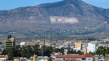 Κρατούμενοι για τρεις μήνες στα κατεχόμενα δύο Ελληνοκύπριοι μέχρι... να διαβάσουν τα ηλεκτρονικά τους μηνύματα