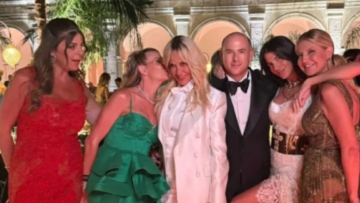 Γιάννης και Δήμητρα Κούστα: Το τριήμερο πάρτι με Έλτον Τζον στο Κάπρι για τη βάφτιση του γιου τους - Δείτε βίντεο και φωτογραφίες