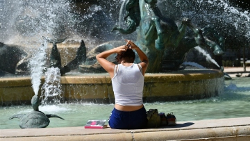 Κορυφώνεται ο καύσωνας στην Γαλλία - Σε κόκκινο συναγερμό το Παρίσι πρώτη φορά μετά από πέντε χρόνια