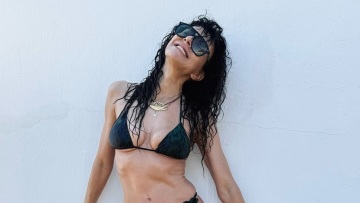 H Μαρία Σολωμού απολαμβάνει τις διακοπές της στην Πάρο - «Ούτε 20αρες τέτοιο κορμί» της γράφουν