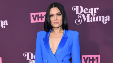 Jessie J: Νιώθω σαν να είμαι στη μέση μιας καταιγίδας, δήλωσε λίγο πριν τη δεύτερη επέμβαση για τον καρκίνο του μαστού