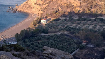 Κρήτη: Οι εικόνες καταστροφής από την πυρκαγιά στην Αγιά Φωτιά