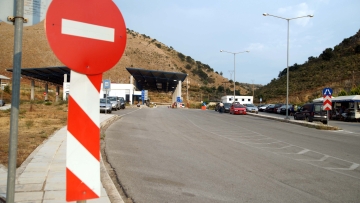 Έφοδος των «αδιάφθορων» στο Τελωνείο Μαυροματίου Θεσπρωτίας - 13 συλλήψεις για υποθέσεις δωροληψιών
