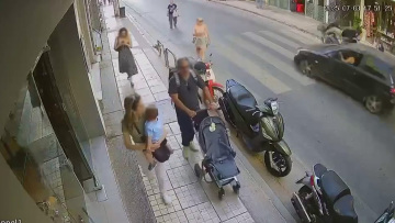 Βίντεο: Οδηγός ΙΧ παρέσυρε δικυκλιστή στο κέντρο του Ηρακλείου και εξαφανίστηκε