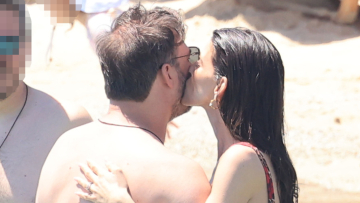 Τα φιλιά του Γιώργου Σαμπάνη με την Ιωάννα Σαρρή στη Μύκονο - Δείτε φωτογραφίες