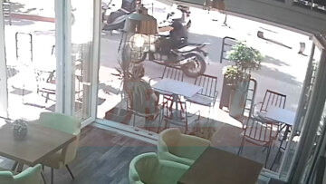 Δολοφονία 43χρονου στην Αγία Παρασκευή: Δείτε βίντεο με τους αστυνομικούς που τρέχουν και αναζητούν τον δράστη 
