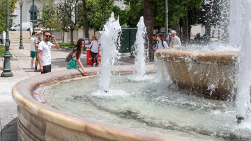 Καύσωνας με 40άρια από αύριο - Άφθονο νερό, ελαφρά γεύματα και δροσερούς χώρους συστήνει η Πολιτική Προστασία 
