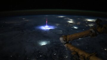 Αστροναύτης της NASA κατέγραψε ένα μοναδικό φαινόμενο πάνω από το Μεξικό - Τι είναι τα Res Sprites