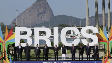 «Σοβαρές ανησυχίες» για την επιβολή «μονομερών» δασμών εκφράζουν οι χώρες της ομάδας Brics