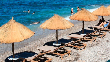 Σαφάρι ελέγχων από την ΑΑΔΕ σε ξενοδοχεία, ταβέρνες και παραλίες - Ποιοι ελεγχόμενοι θεωρούνται υψηλού κινδύνου