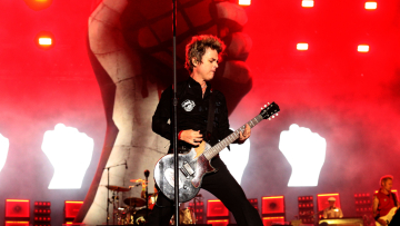 Αποθέωση για τους Green Day στο ΟΑΚΑ: Χιλιάδες θεατές στην πρώτη τους συναυλία στην Ελλάδα - Δείτε βίντεο και φωτογραφίες