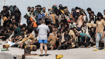 Κατά κύματα οι αφίξεις παράνομων μεταναστών στην Κρήτη - Πάνω από 650 σήμερα, ξεπέρασαν τους 1.600 από χθες