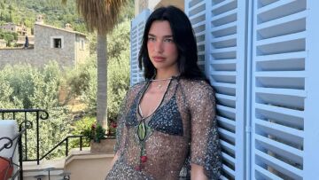 Η Ντούα Λίπα δημοσίευσε νέες φωτογραφίες από τις διακοπές της