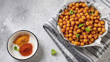 Ρεβίθια στον φούρνο αντί για πατατάκια – Το υγιεινό και νόστιμο σνακ