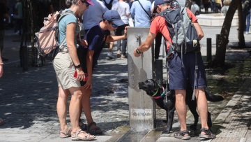 Νέο έκτακτο δελτίο της ΕΜΥ για τον καύσωνα: Αύριο η πιο δύσκολη ημέρα - Ποιες περιοχές θα πάρουν πρώτες «ανάσα» από τα 42αρια
