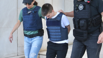 Ειρήνη Μουρτζούκου: Με σκυμμένο το κεφάλι έφυγε από τη ΓΑΔΑ - Ο θάνατος του Παναγιώτη και το κοινό εύρημα που την «έκαψε»