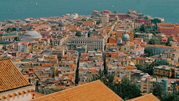 
Νάπολη: Όλες οι χάρες του ιταλικού Νότου σε ένα ολιγοήμερο ταξίδι