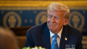 Ο Τραμπ λέει τώρα πως θέλει να έρθουν στο φως τα αρχεία για την υπόθεση Έπσταϊν