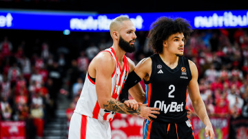 Ο Χίφι «τρελάθηκε» με τη χωριάτικη σαλάτα και ο Φουρνιέ του πρότεινε να δοκιμάσει γύρο 