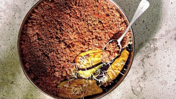 Μουσακάς: Η μπεσαμέλ, τα λαχανικά και το τηγάνισμα της μελιτζάνας, σύμφωνα με τους σεφ