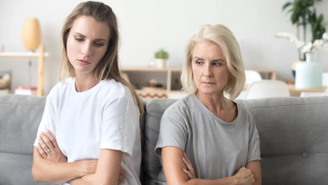 6 σημάδια ότι μεγαλώσατε με ναρκισσιστή γονέα – Τι αποκαλύπτουν οι ψυχολόγοι