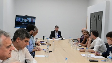 «Παρών» από το ΠΑΣΟΚ στην τροπολογία Πλεύρη για το μεταναστευτικό - Υπέρ του «όχι» ο Δούκας