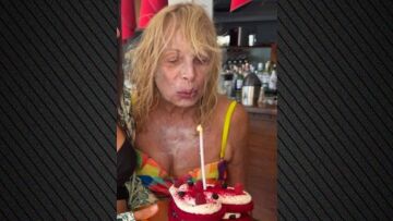 Η Άννα Φόνσου έσβησε την τούρτα των γενεθλίων της φορώντας μαγιό - Δείτε φωτογραφίες