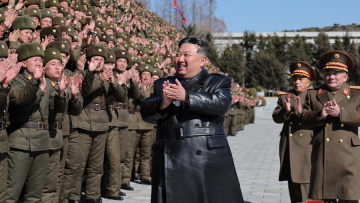 Βορειοκορεάτισσα που αυτομόλησε μηνύει τον Κιμ Γιονγκ Ουν για τα βασανιστήρια και τη σεξουαλική κακοποίηση που υπέστη