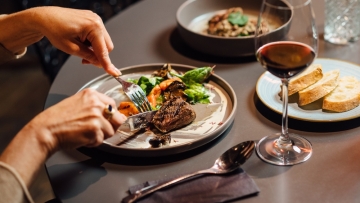 Γιατί στις γιορτές αυξάνεται ο κίνδυνος για πέτρες στα νεφρά, πώς να τον αποφύγετε