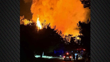 Μαίνεται η φωτιά σε δασική έκταση στη Θάσο - Κάηκε beach bar, εκκενώθηκε ξενοδοχείο