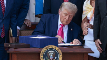 Ο Τραμπ θέλει να γίνει «νέα και ακριβής απογραφή» που δεν θα μετρά τους παράνομους μετανάστες
