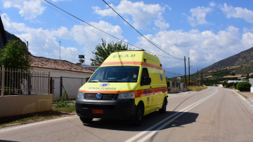 Ο πατέρας έκανε όπισθεν με το αγροτικό και δεν είδε το παιδί - Πώς έγινε η τραγωδία με τη 2χρονη στο Αγρίνιο