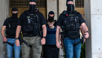 Ειρήνη Μουρτζούκου: «Αναλαμβάνει την ευθύνη που της αναλογεί» είπε ο δικηγόρος της – Οδηγείται στις φυλακές Κορυδαλλού