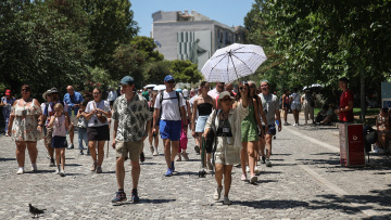 Καιρός: Δροσίζει σήμερα, εξασθενούν τα μελτέμια και έρχονται μπόρες - Πολύ υψηλός κίνδυνός πυρκαγιάς σε 8 περιφέρειες 